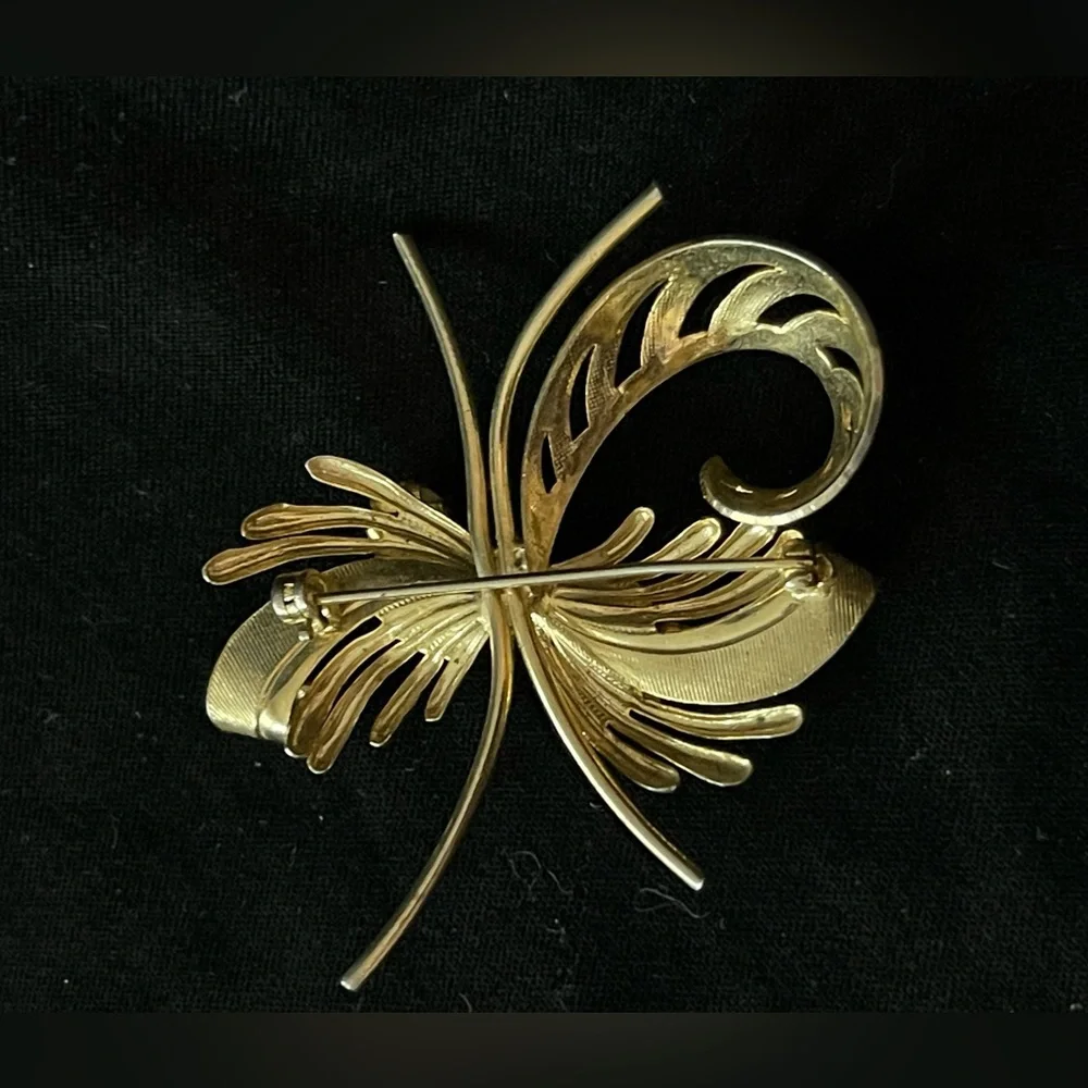Vintage retro, gold brooch with pearl